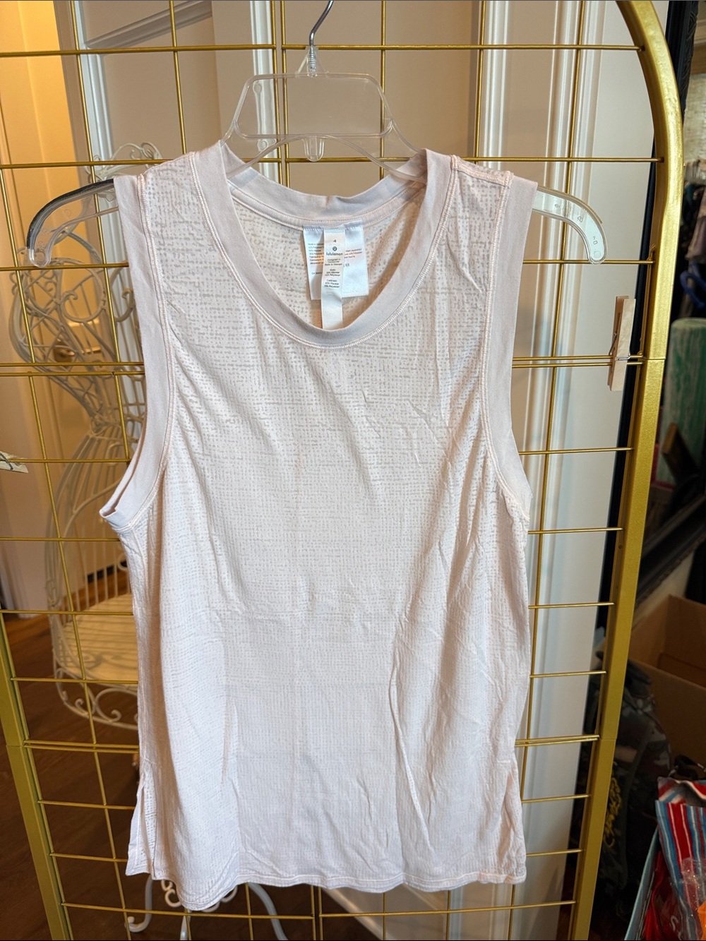 Lululemon size 4 uncovered silk rose Women's Sleeveless Tank Top loose fit